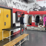 Daniel Colino en el centro de negocios de la cultural en el vestuario del equipo Cultural y Deportiva Leonesa