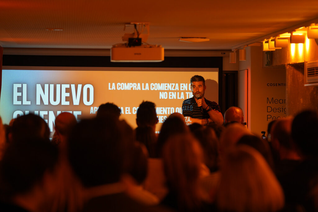 daniel colino en la presentacion de ĒCLOS Cosentino Daniel Colino