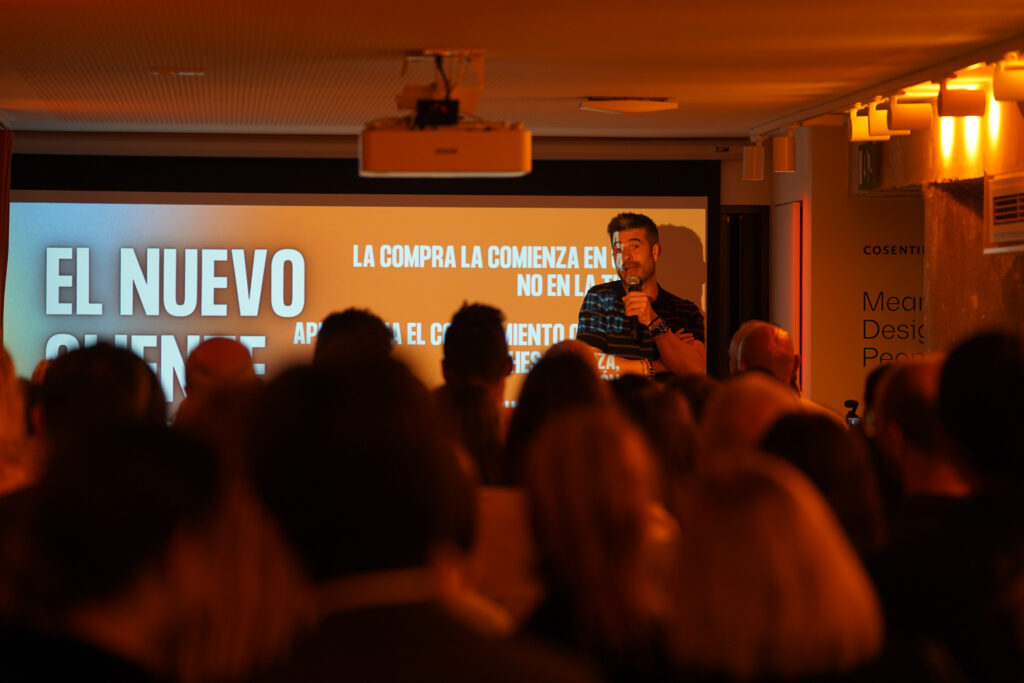 daniel colino en la presentacion de ĒCLOS Cosentino Daniel Colino